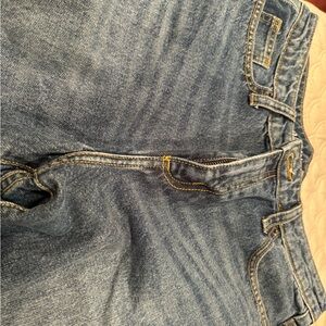 Universal Threads NWOT Size 8 Jeans with Frayed bottom Straight Leg